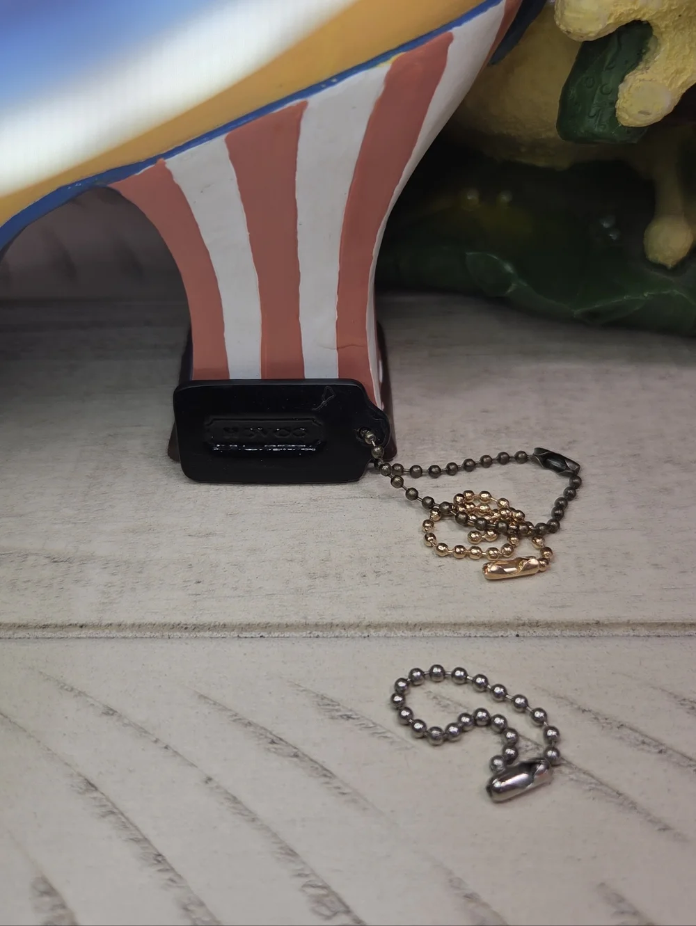 Coach black patent leather hangtag, Brass Hardware, Vtg. EUC